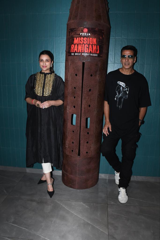 The actress was dressed in a black and golden embellished kurti.